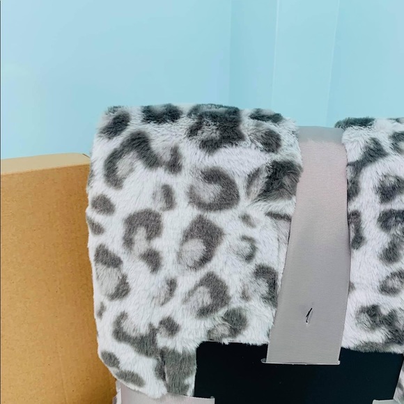 NWT UGG ANIMAL PRINT BLANKET! - Picture 4 of 5